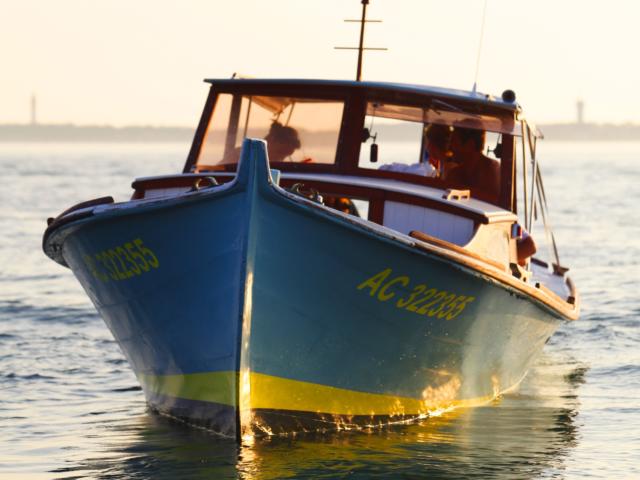 Bateau Bleu Et Jaune