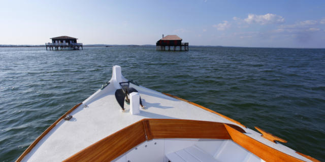 Cabanes Tchanquées Et Bateau