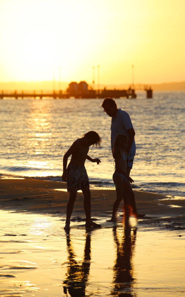 Coucher De Soleil Famille Plage