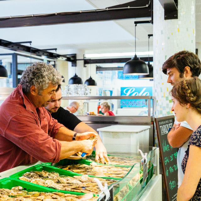 Vendeurs Huitres Marché @conteurs