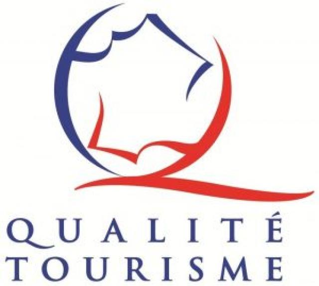 logo-qualite-tourisme-1-e1633117403903.jpg