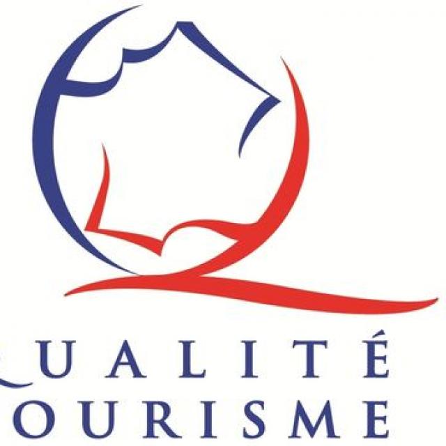 logo-qualite-tourisme-1-e1633117403903.jpg