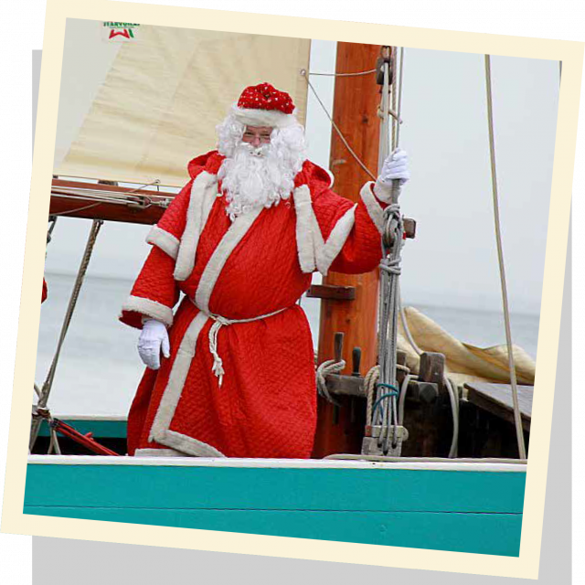 pere-noel-en-bateau.png