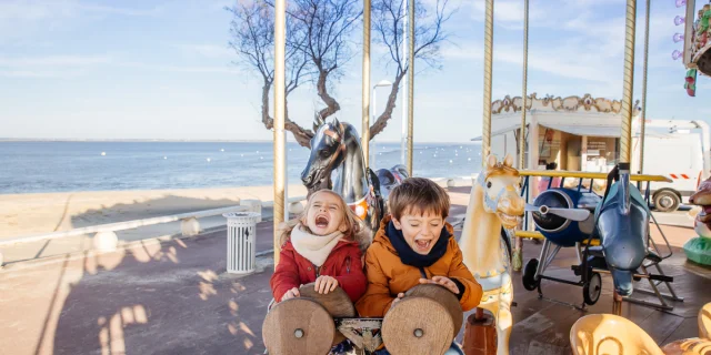 Enfants Parents Jeux Manege Cassiau 24