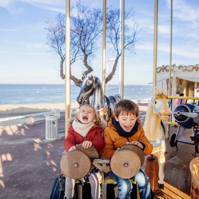 Enfants Parents Jeux Manege Cassiau 24